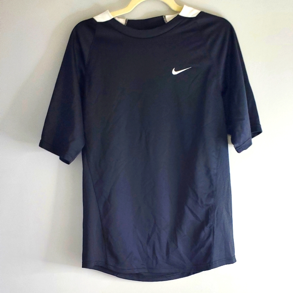 Men's Nike Size Medium Black W/ White Swoosh Short Sleevr Pullover Shirt